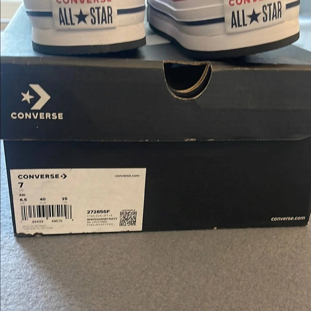 Brand New with box Converse White Canvas High-Tops with Red Trim - Picture 5 of 6